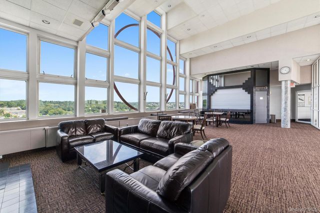 10 Stewart Place 3FE, White Plains, NY 10603