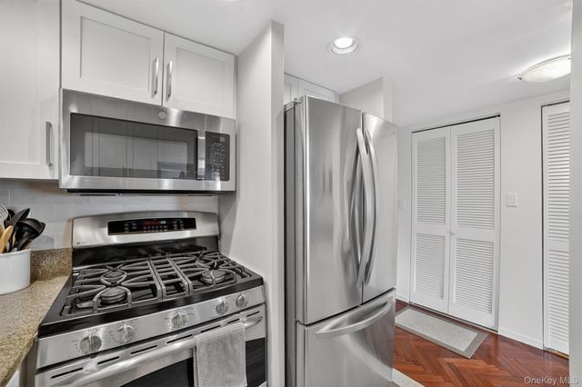 10 Stewart Place 3FE, White Plains, NY 10603