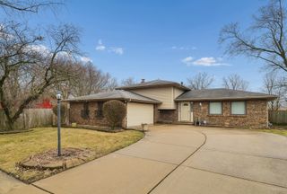 4921 Lakeshore Drive, Richton Park, IL 60471