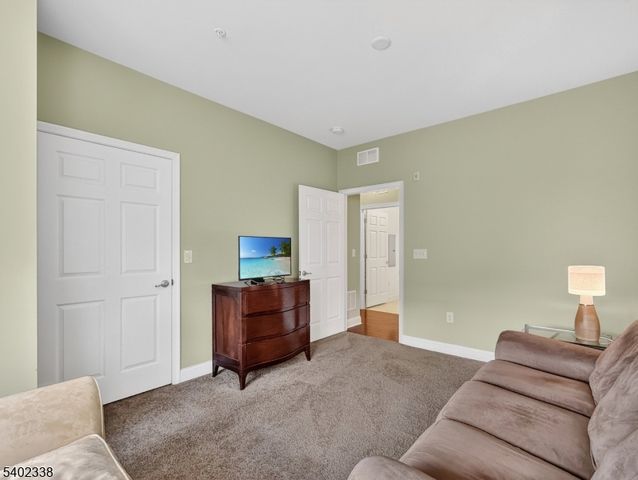 83 Brownstone Rd, Clifton City, NJ 07013