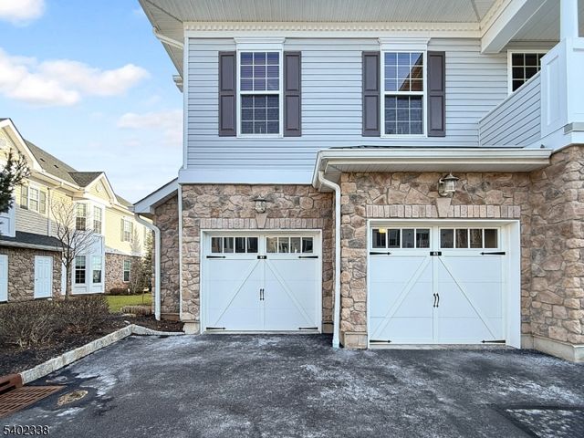 83 Brownstone Rd, Clifton City, NJ 07013