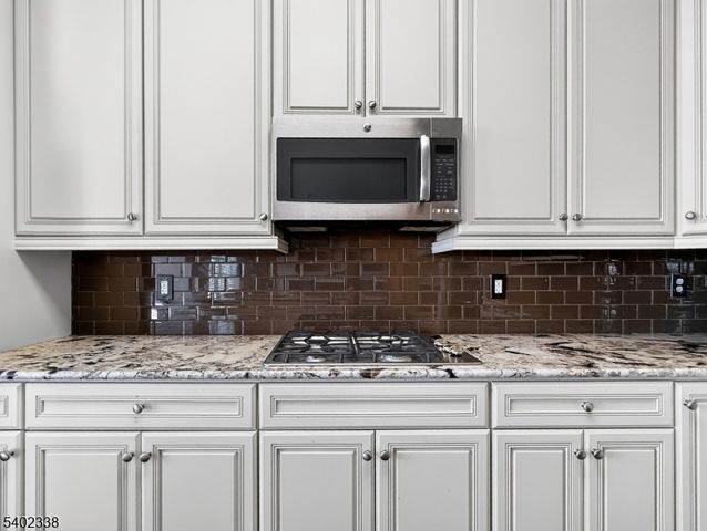 83 Brownstone Rd, Clifton City, NJ 07013