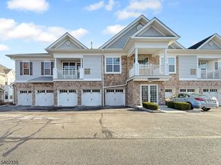 83 Brownstone Rd, Clifton City, NJ 07013