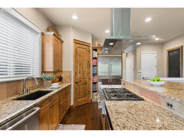 9830 Nw WAYNE Ln, Portland, OR 97229