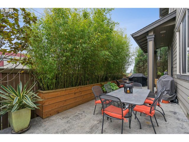 9830 Nw WAYNE Ln, Portland, OR 97229