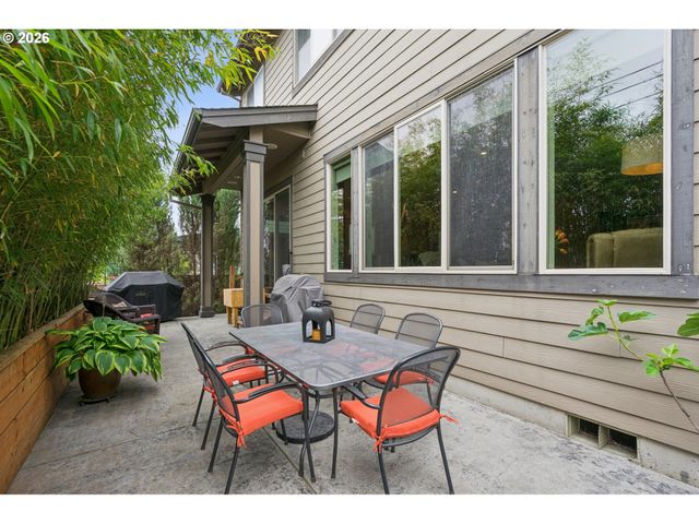 9830 Nw WAYNE Ln, Portland, OR 97229