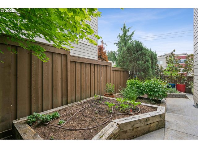 9830 Nw WAYNE Ln, Portland, OR 97229