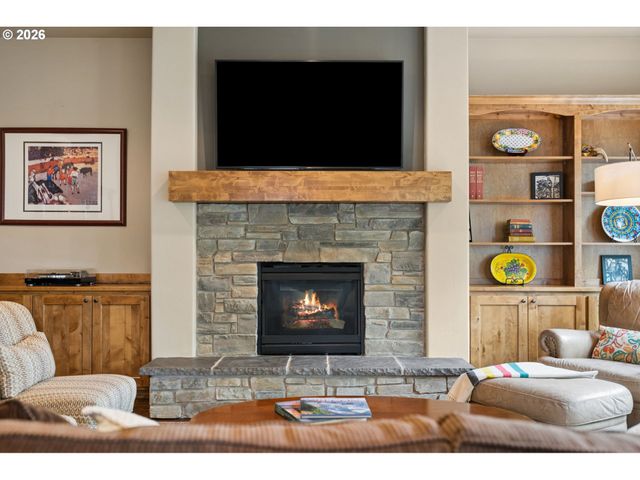 9830 Nw WAYNE Ln, Portland, OR 97229