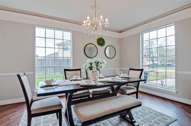 230 Walnut Cove Lane, Pearland, TX 77584