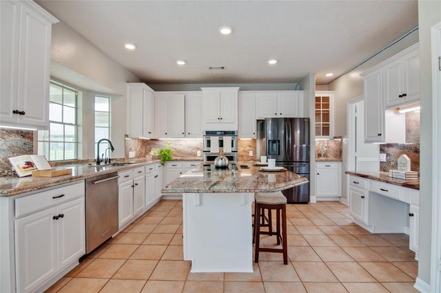 230 Walnut Cove Lane, Pearland, TX 77584