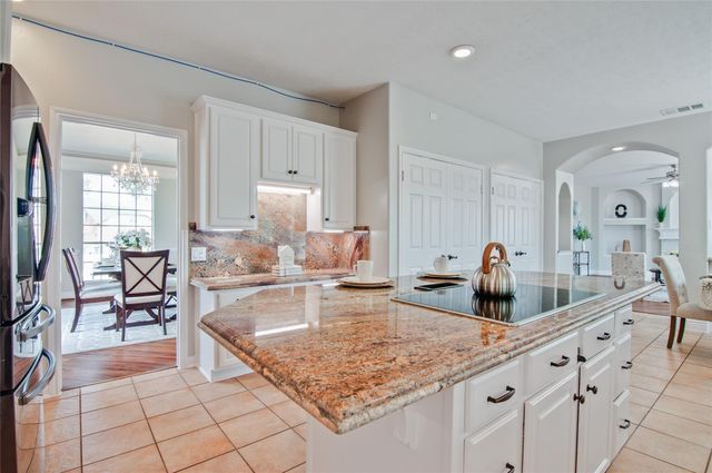 230 Walnut Cove Lane, Pearland, TX 77584