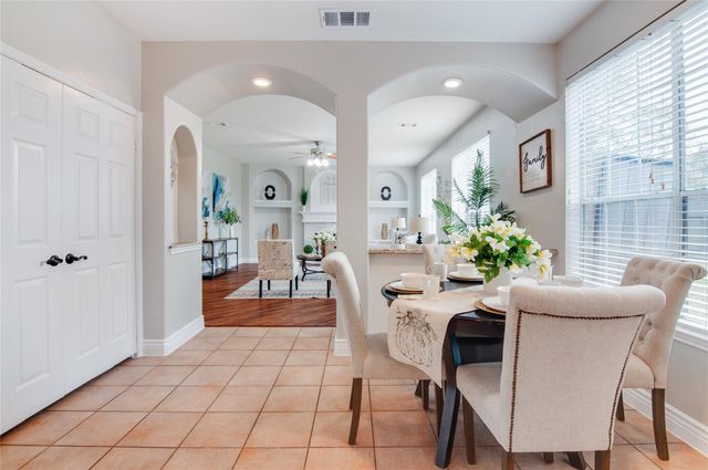 230 Walnut Cove Lane, Pearland, TX 77584