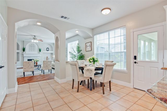 230 Walnut Cove Lane, Pearland, TX 77584