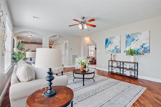 230 Walnut Cove Lane, Pearland, TX 77584