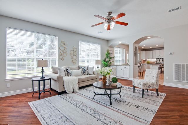 230 Walnut Cove Lane, Pearland, TX 77584