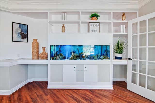 230 Walnut Cove Lane, Pearland, TX 77584