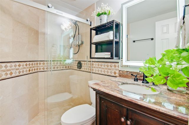 230 Walnut Cove Lane, Pearland, TX 77584