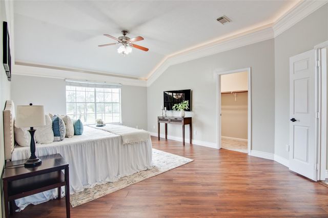 230 Walnut Cove Lane, Pearland, TX 77584