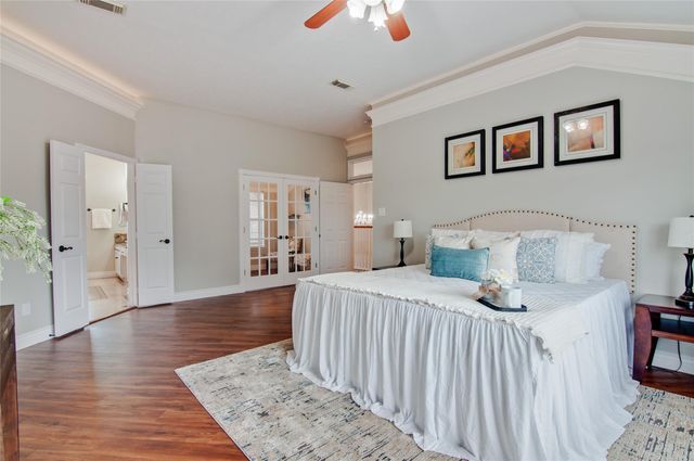 230 Walnut Cove Lane, Pearland, TX 77584