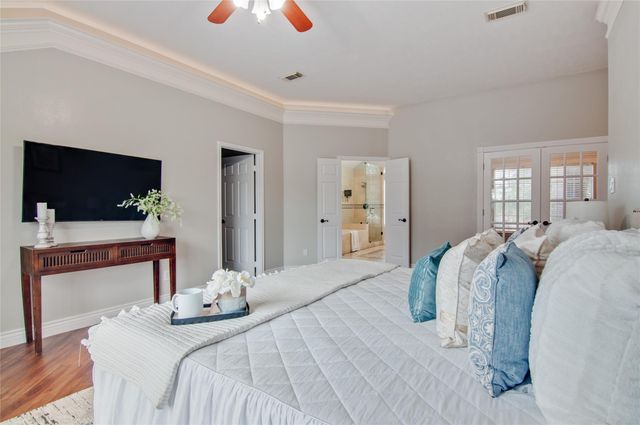 230 Walnut Cove Lane, Pearland, TX 77584