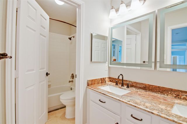 230 Walnut Cove Lane, Pearland, TX 77584