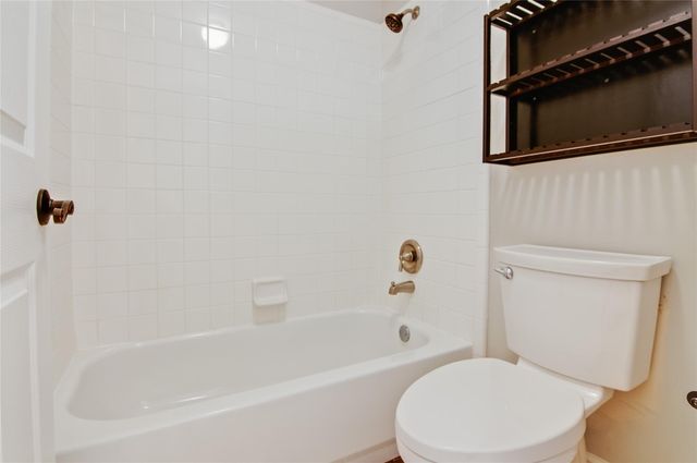 230 Walnut Cove Lane, Pearland, TX 77584