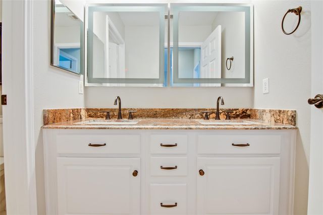 230 Walnut Cove Lane, Pearland, TX 77584