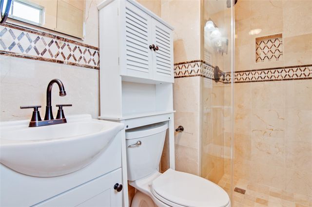 230 Walnut Cove Lane, Pearland, TX 77584