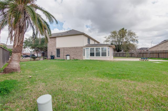 230 Walnut Cove Lane, Pearland, TX 77584