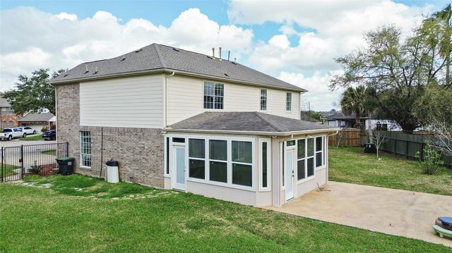 230 Walnut Cove Lane, Pearland, TX 77584