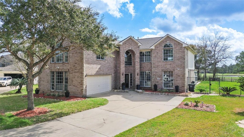 230 Walnut Cove Lane, Pearland, TX 77584