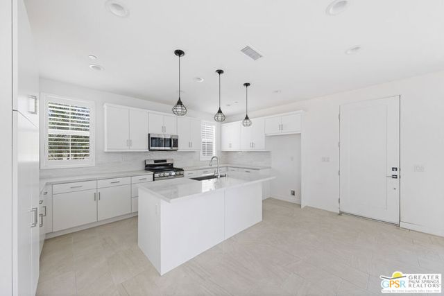 35923 Hinksey Street, Palm Desert, CA 92211