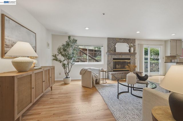 26 Oak Rd, Orinda, CA 94563