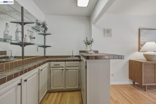 26 Oak Rd, Orinda, CA 94563