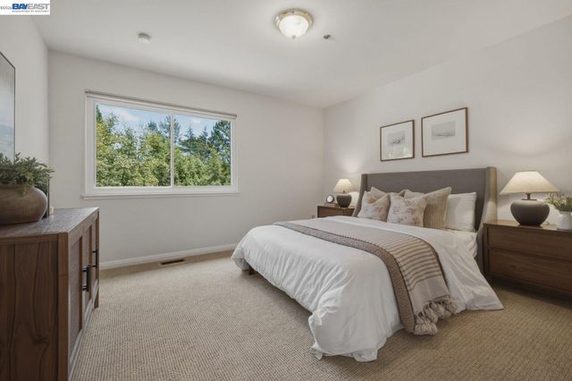 26 Oak Rd, Orinda, CA 94563