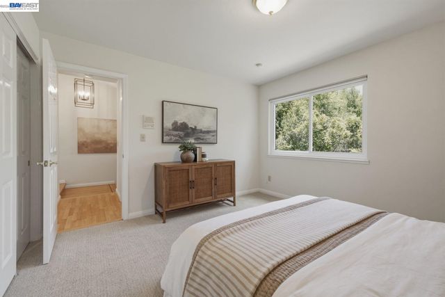 26 Oak Rd, Orinda, CA 94563