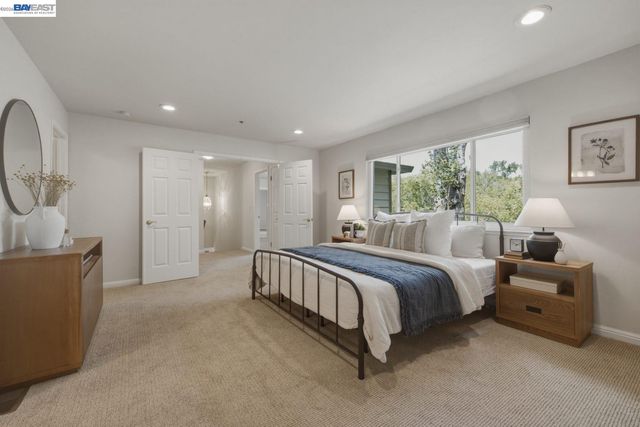 26 Oak Rd, Orinda, CA 94563