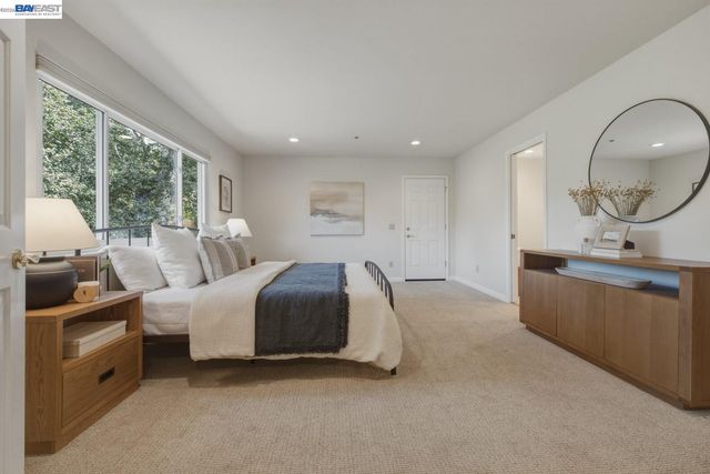 26 Oak Rd, Orinda, CA 94563