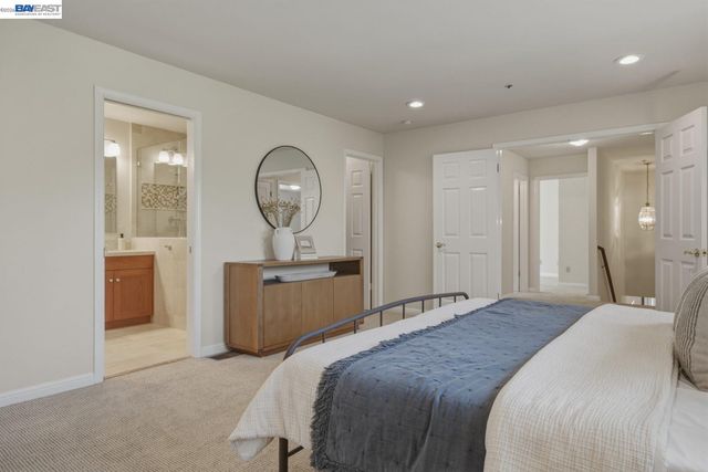 26 Oak Rd, Orinda, CA 94563