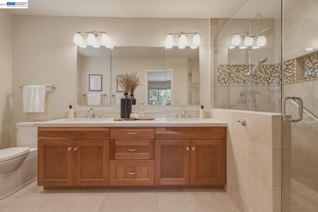 26 Oak Rd, Orinda, CA 94563