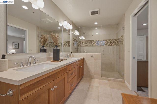 26 Oak Rd, Orinda, CA 94563