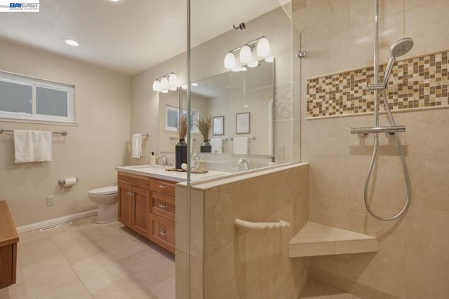 26 Oak Rd, Orinda, CA 94563