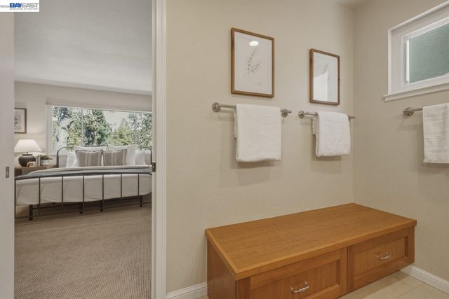 26 Oak Rd, Orinda, CA 94563