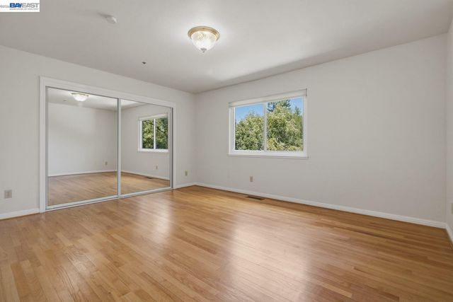 26 Oak Rd, Orinda, CA 94563