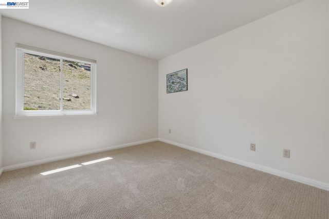 26 Oak Rd, Orinda, CA 94563