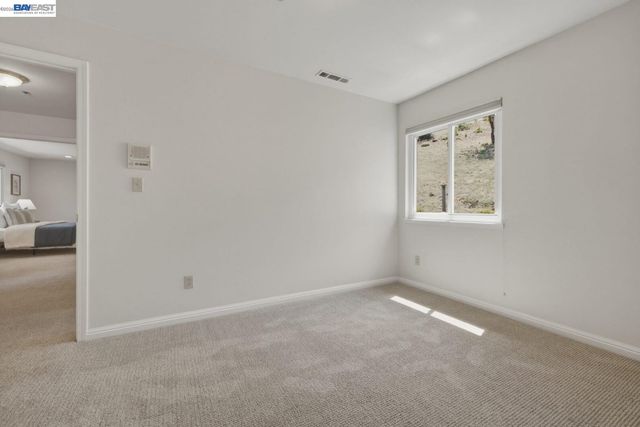 26 Oak Rd, Orinda, CA 94563