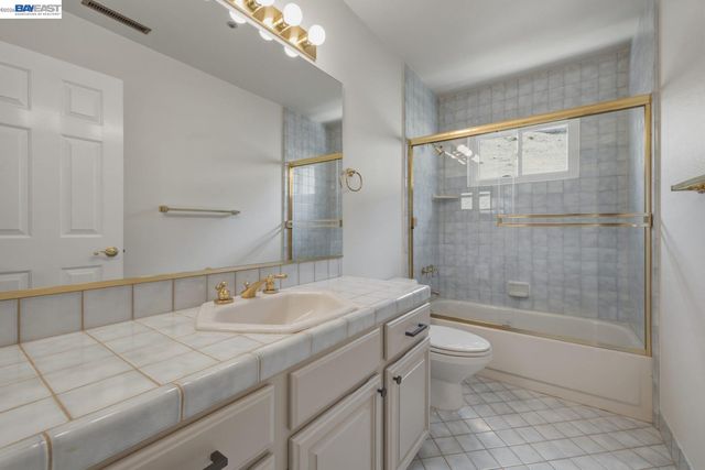 26 Oak Rd, Orinda, CA 94563