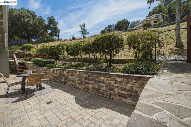 26 Oak Rd, Orinda, CA 94563