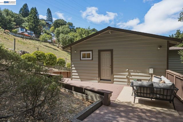 26 Oak Rd, Orinda, CA 94563