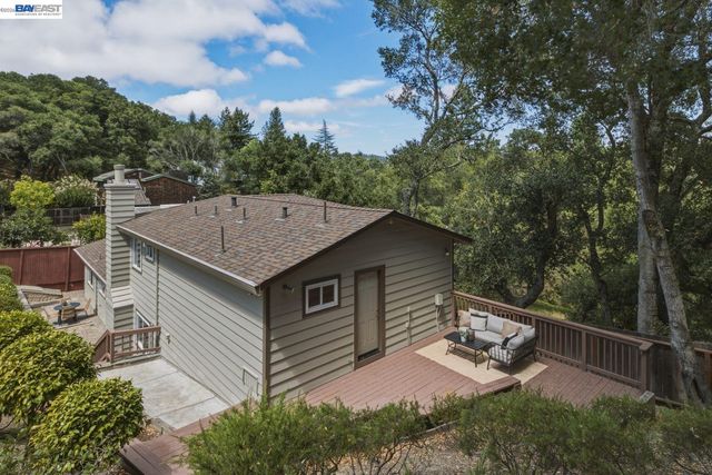 26 Oak Rd, Orinda, CA 94563